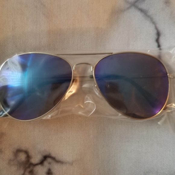 Sunglasses - Picture 2 of 3